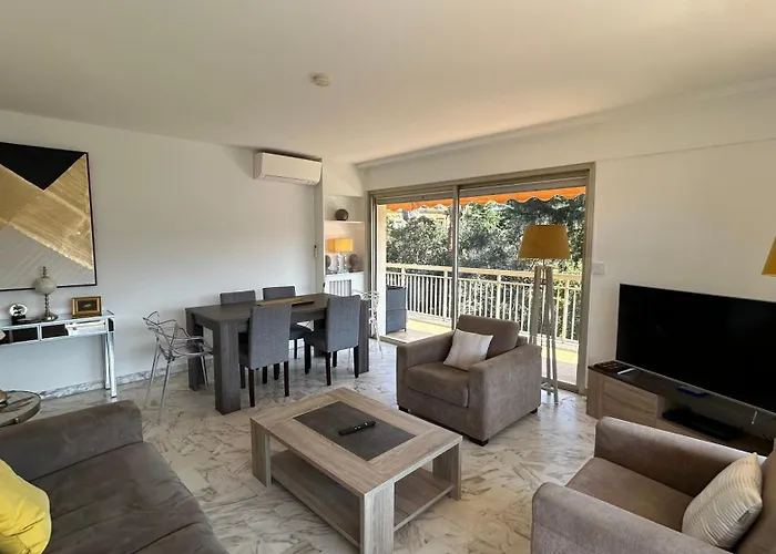 A083 - Modern & Bright - Center Cannes